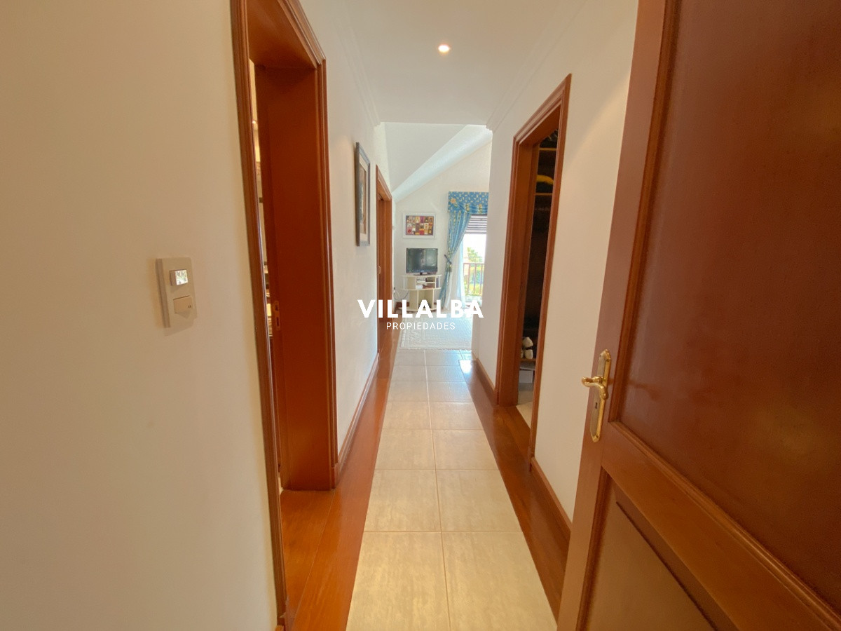 Apartamento ID.572 - Casa en venta Playa Mansa 7 dormitorios o mas