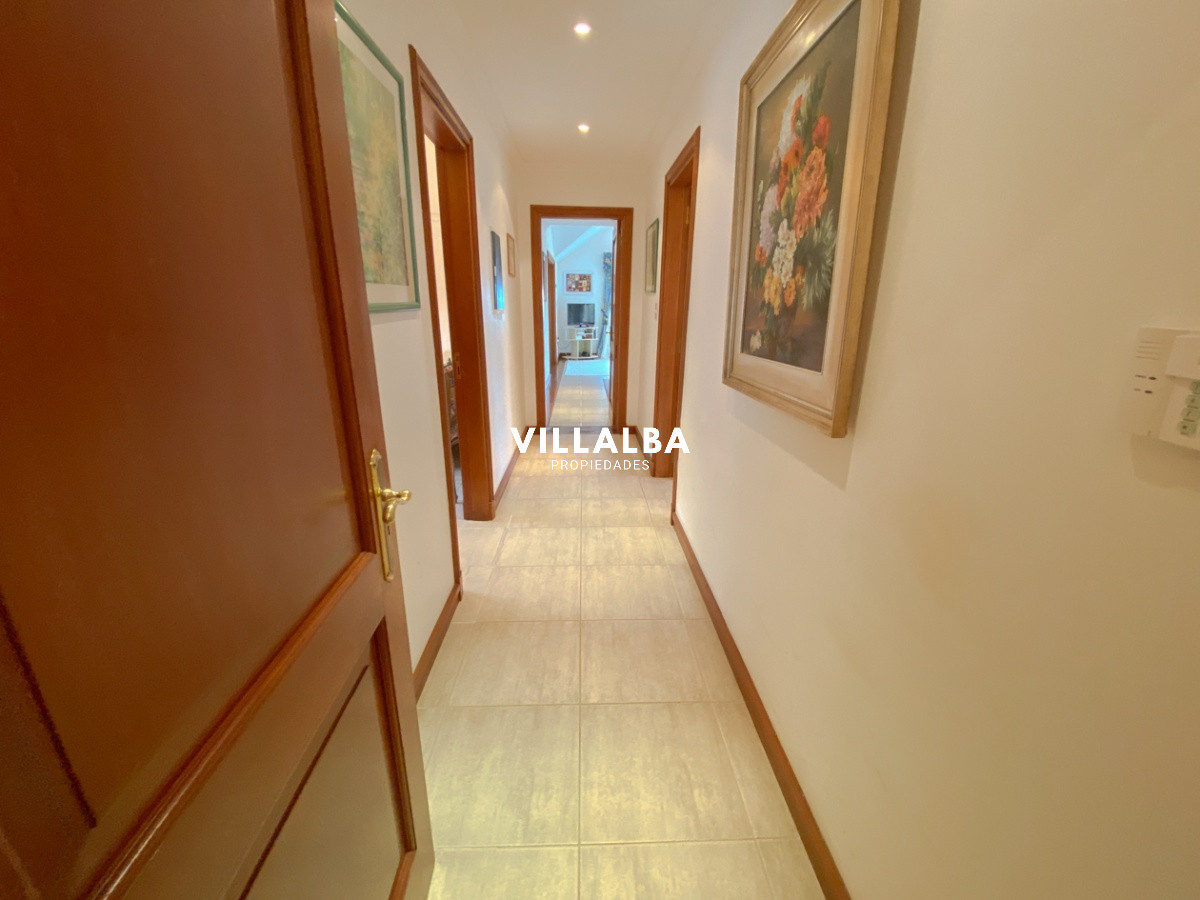 Apartamento ID.572 - Casa en venta Playa Mansa 7 dormitorios o mas