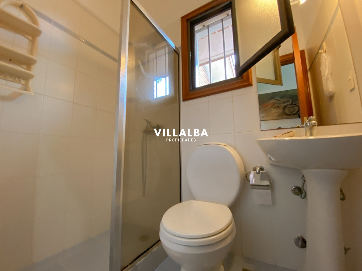 Apartamento ID.572 - Casa en venta Playa Mansa 7 dormitorios o mas