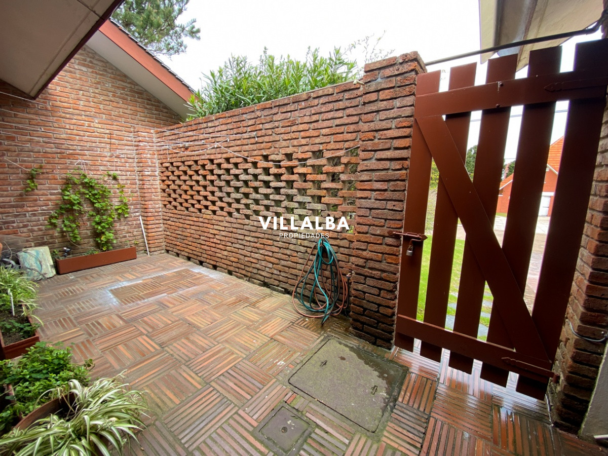 Apartamento ID.572 - Casa en venta Playa Mansa 7 dormitorios o mas