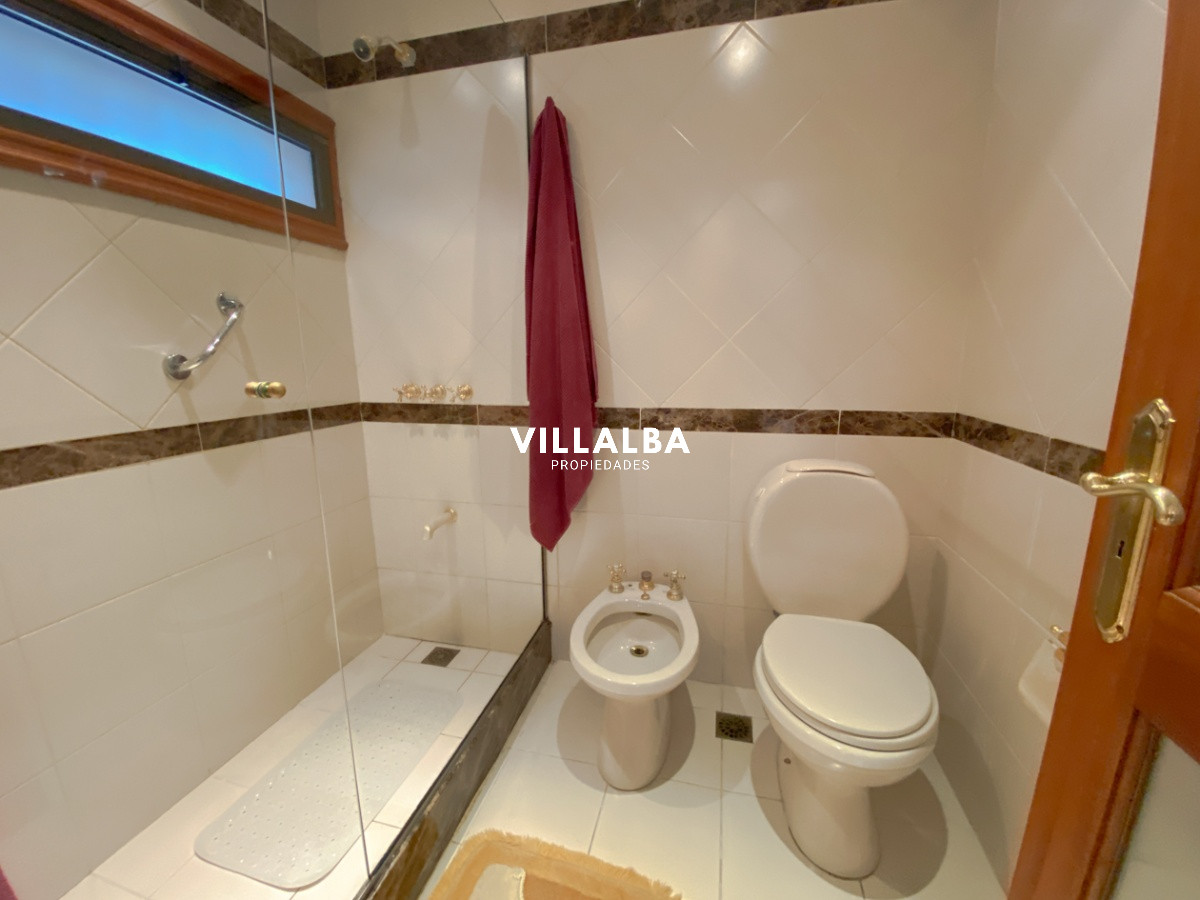 Apartamento ID.572 - Casa en venta Playa Mansa 7 dormitorios o mas