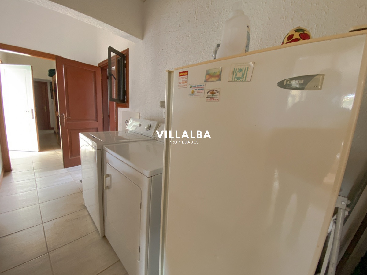 Apartamento ID.572 - Casa en venta Playa Mansa 7 dormitorios o mas