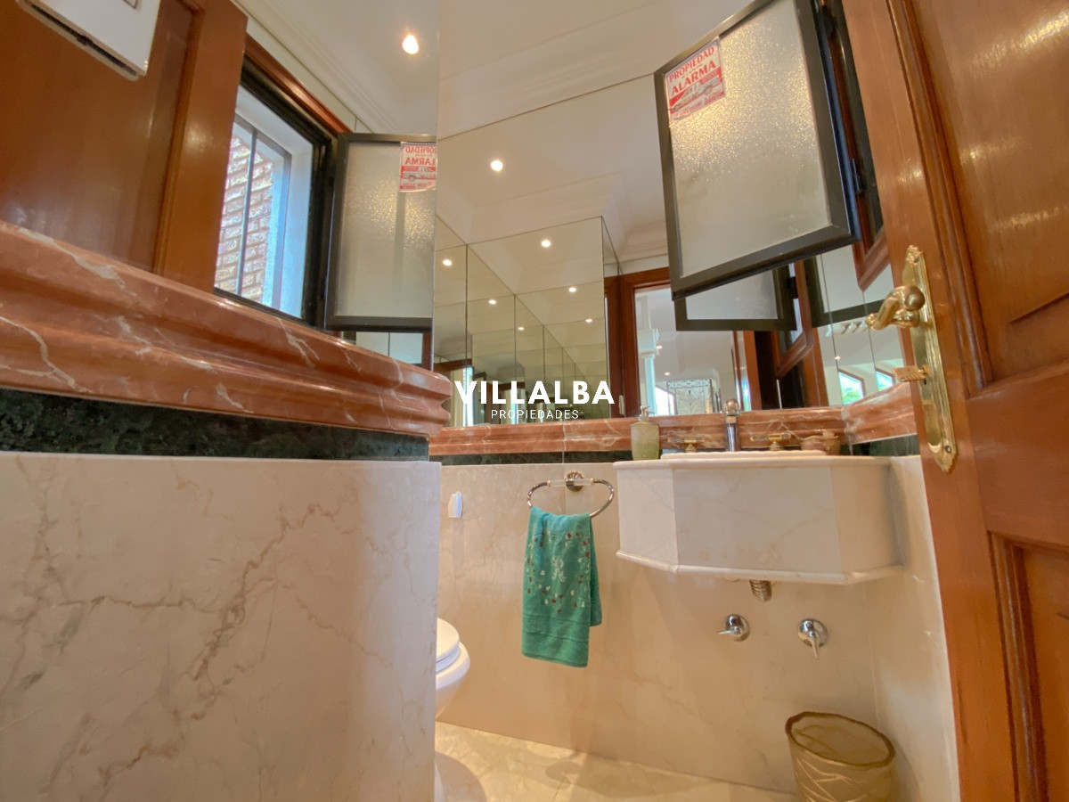 Apartamento ID.572 - Casa en venta Playa Mansa 7 dormitorios o mas