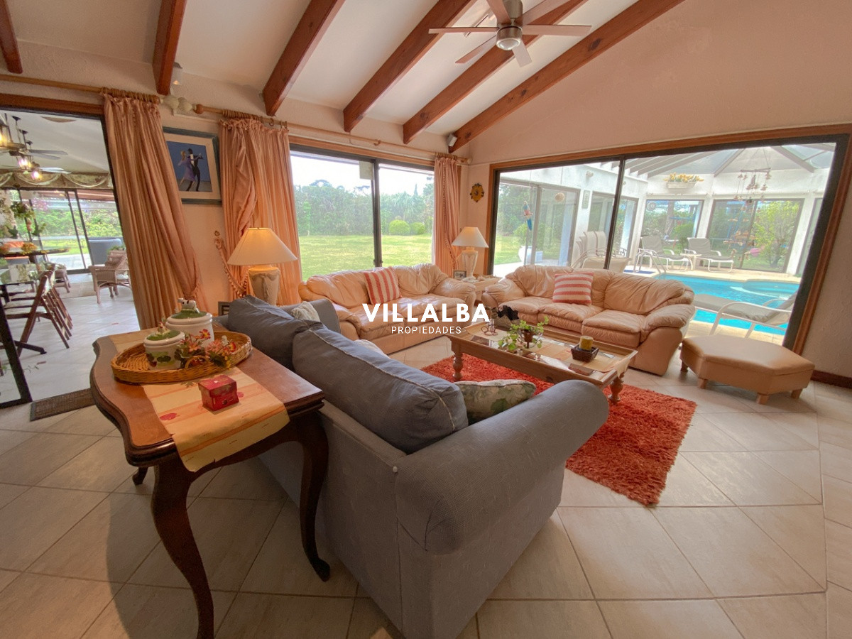 Apartamento ID.572 - Casa en venta Playa Mansa 7 dormitorios o mas