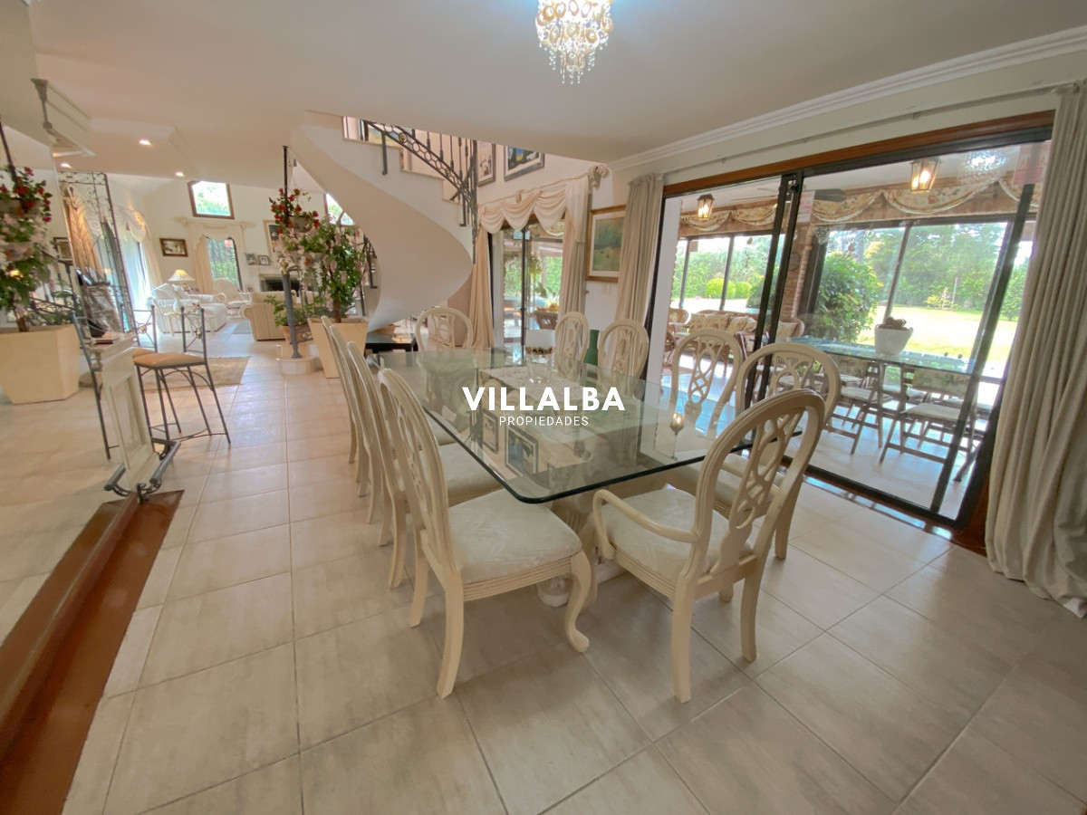 Apartamento ID.572 - Casa en venta Playa Mansa 7 dormitorios o mas