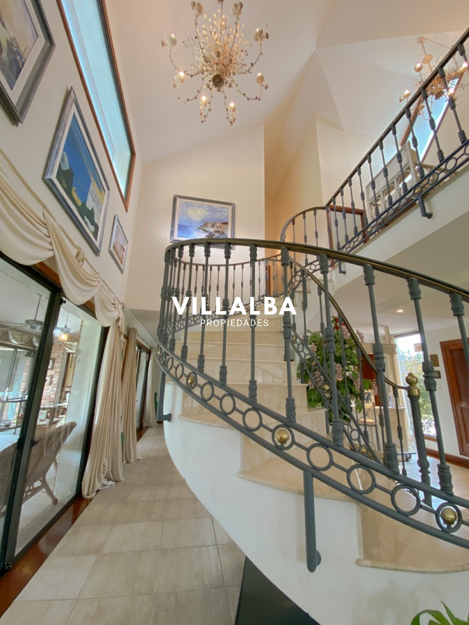 Apartamento ID.572 - Casa en venta Playa Mansa 7 dormitorios o mas