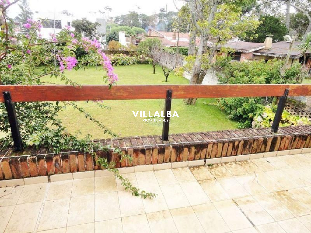 Casa ID.393 - Casa en venta Playa Mansa 3 dormitorios