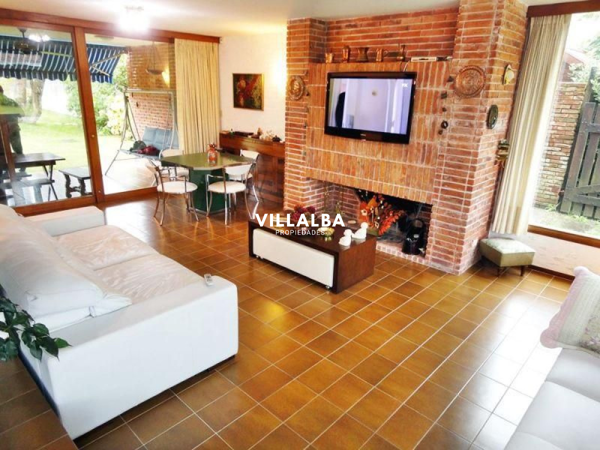 Casa ID.393 - Casa en venta Playa Mansa 3 dormitorios