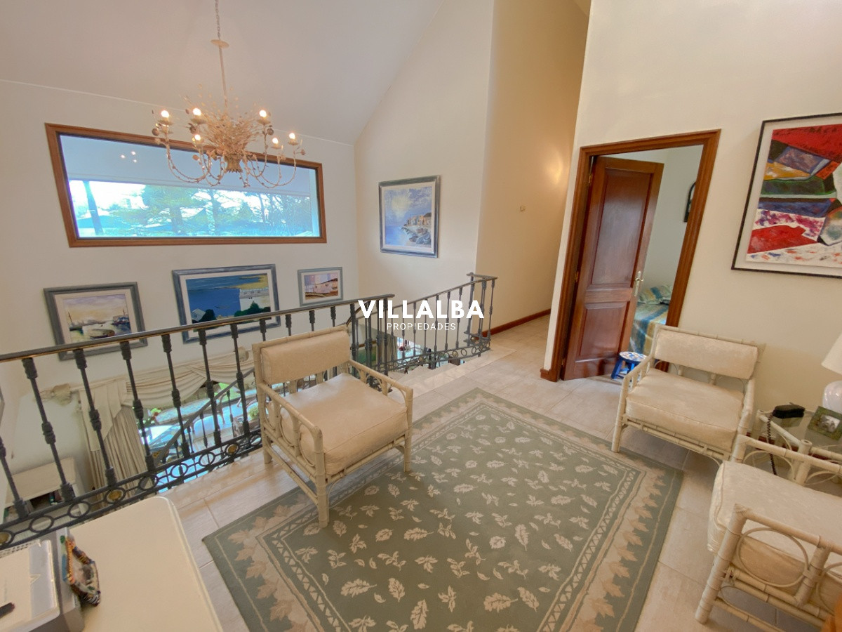 Apartamento ID.572 - Casa en venta Playa Mansa 7 dormitorios o mas