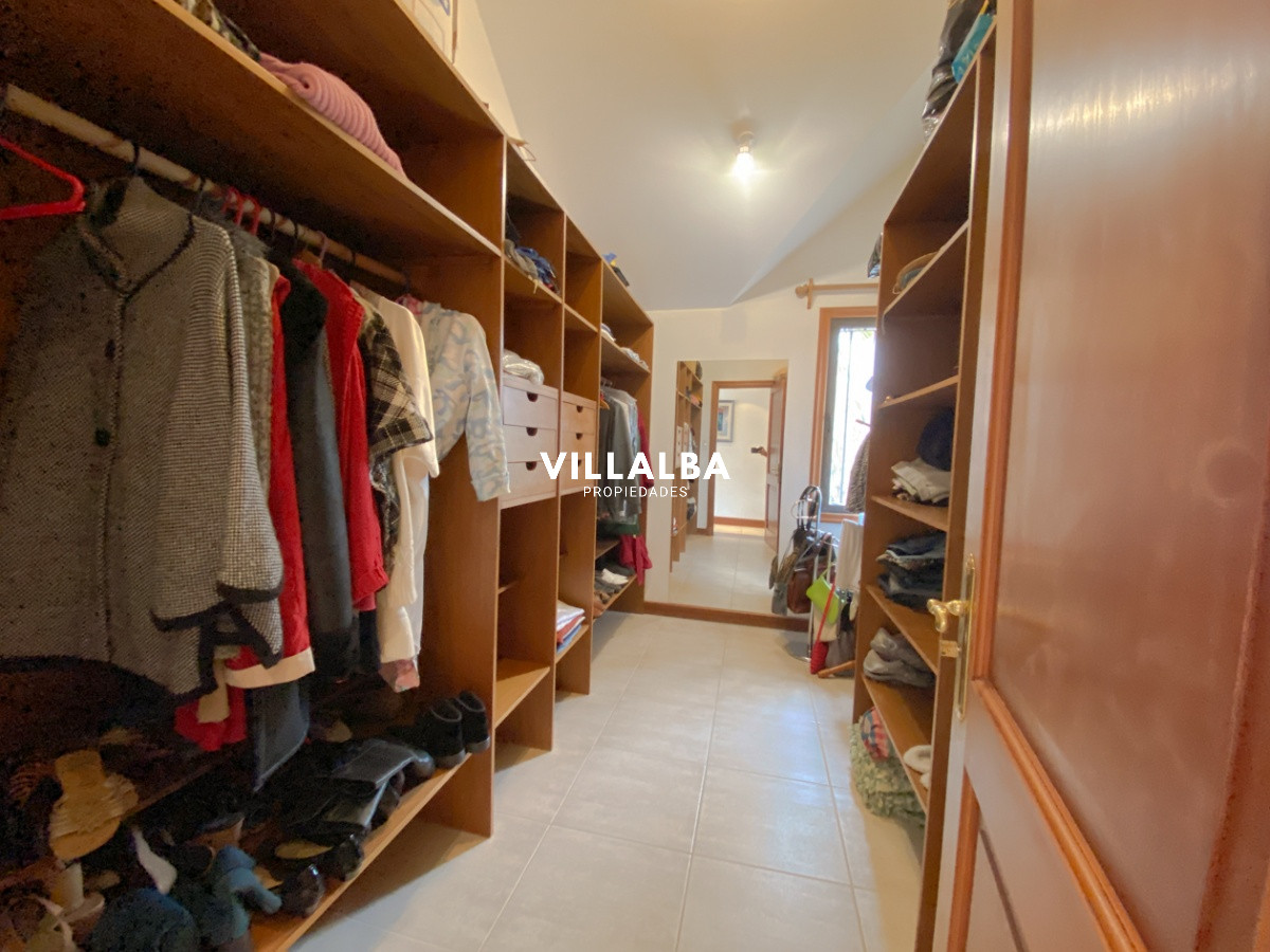 Apartamento ID.572 - Casa en venta Playa Mansa 7 dormitorios o mas