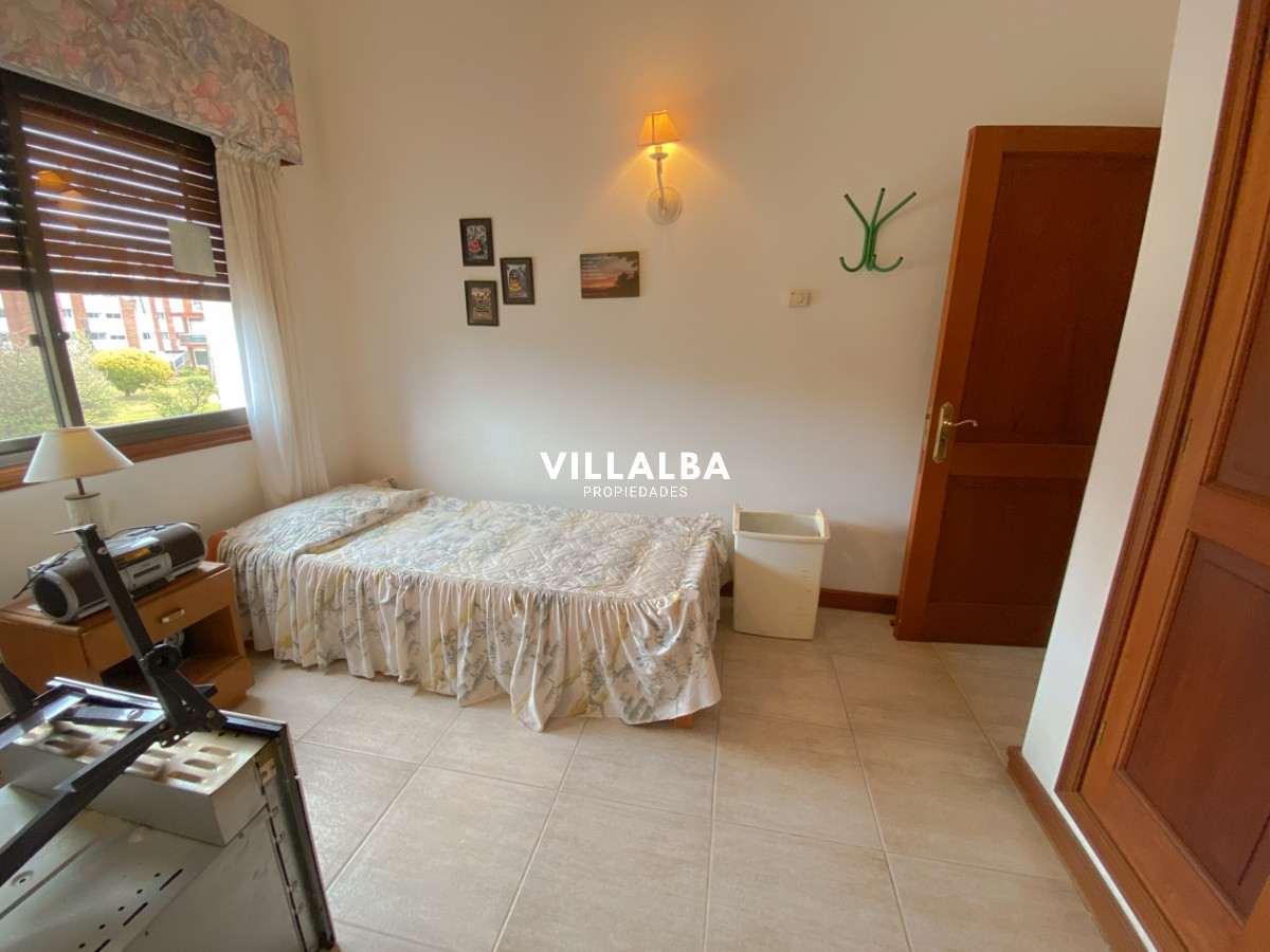 Apartamento ID.572 - Casa en venta Playa Mansa 7 dormitorios o mas