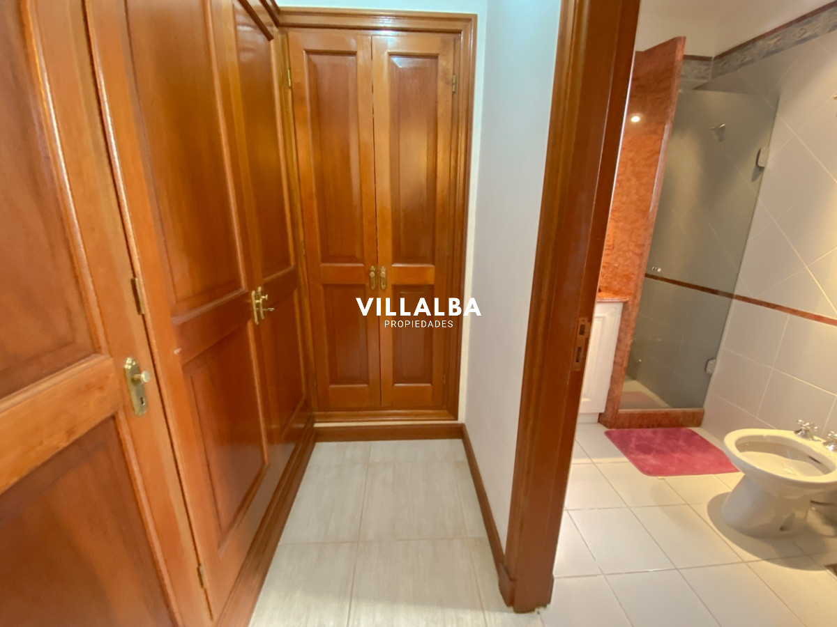 Apartamento ID.572 - Casa en venta Playa Mansa 7 dormitorios o mas