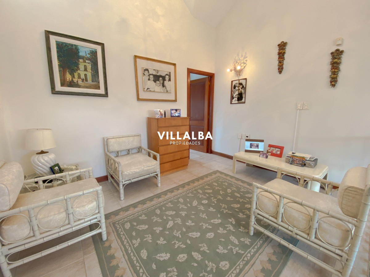 Apartamento ID.572 - Casa en venta Playa Mansa 7 dormitorios o mas