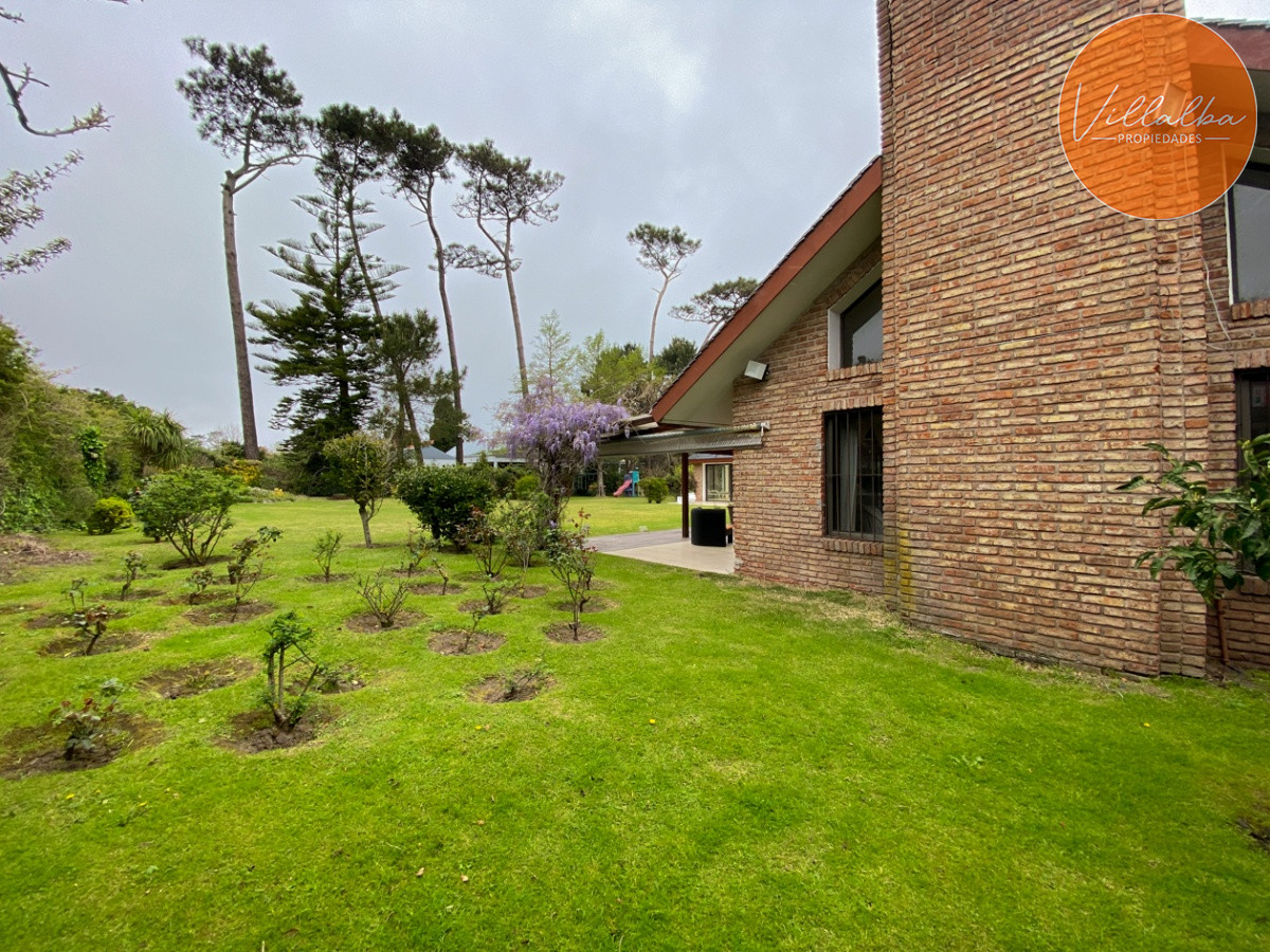 Apartamento ID.572 - Casa en venta Playa Mansa 7 dormitorios o mas
