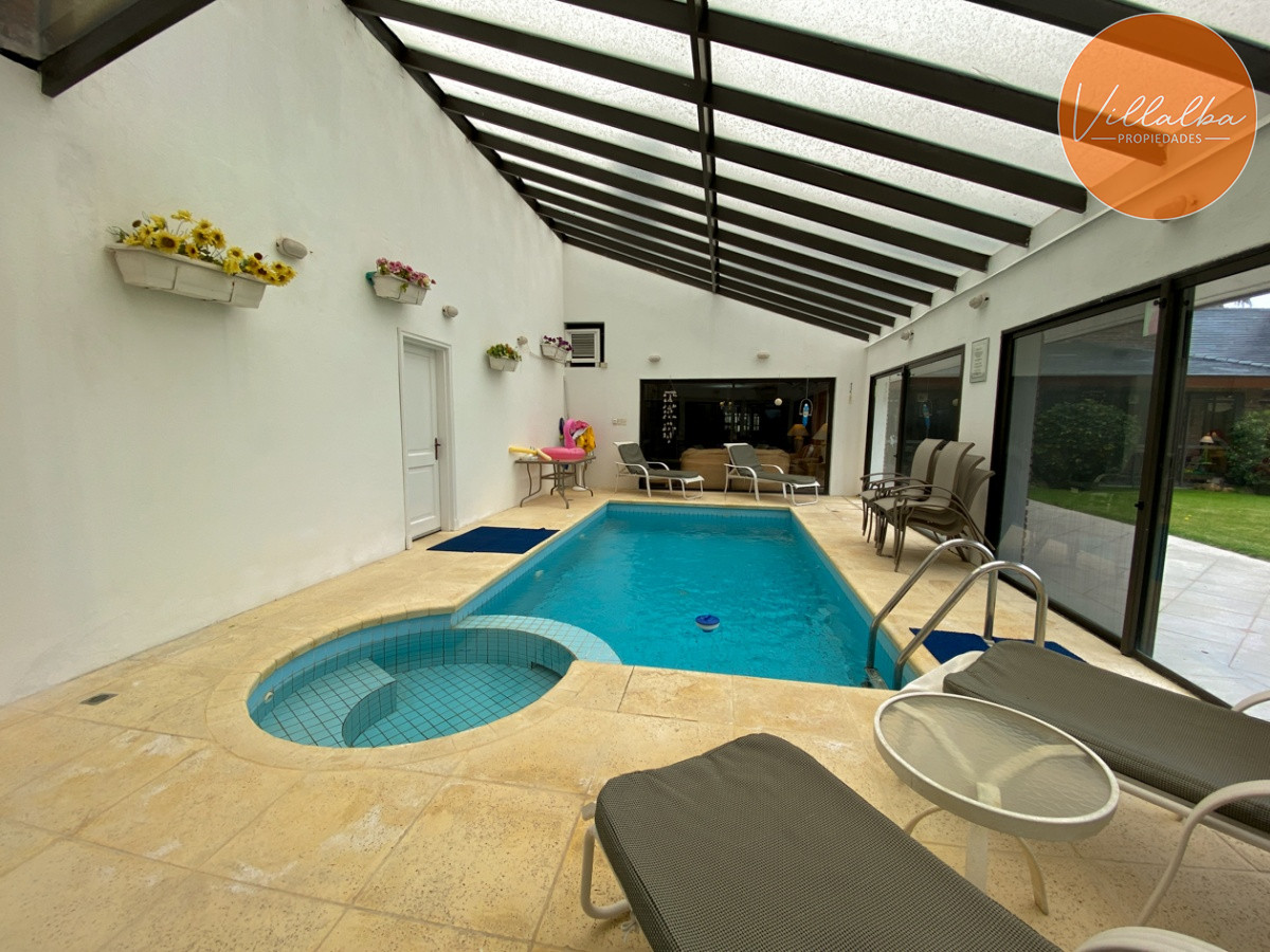 Apartamento ID.572 - Casa en venta Playa Mansa 7 dormitorios o mas