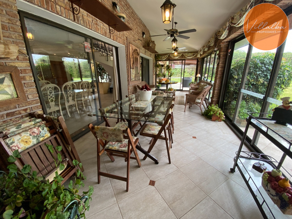 Apartamento ID.572 - Casa en venta Playa Mansa 7 dormitorios o mas