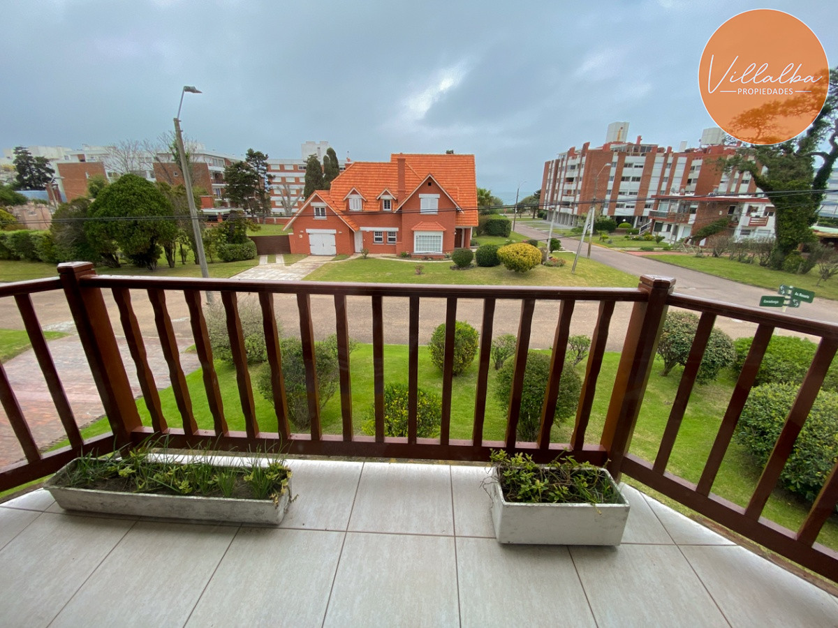 Apartamento ID.572 - Casa en venta Playa Mansa 7 dormitorios o mas