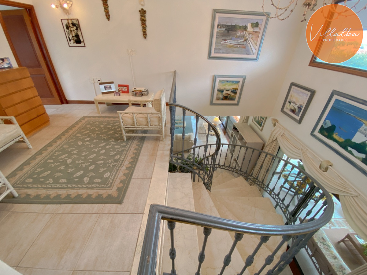 Apartamento ID.572 - Casa en venta Playa Mansa 7 dormitorios o mas