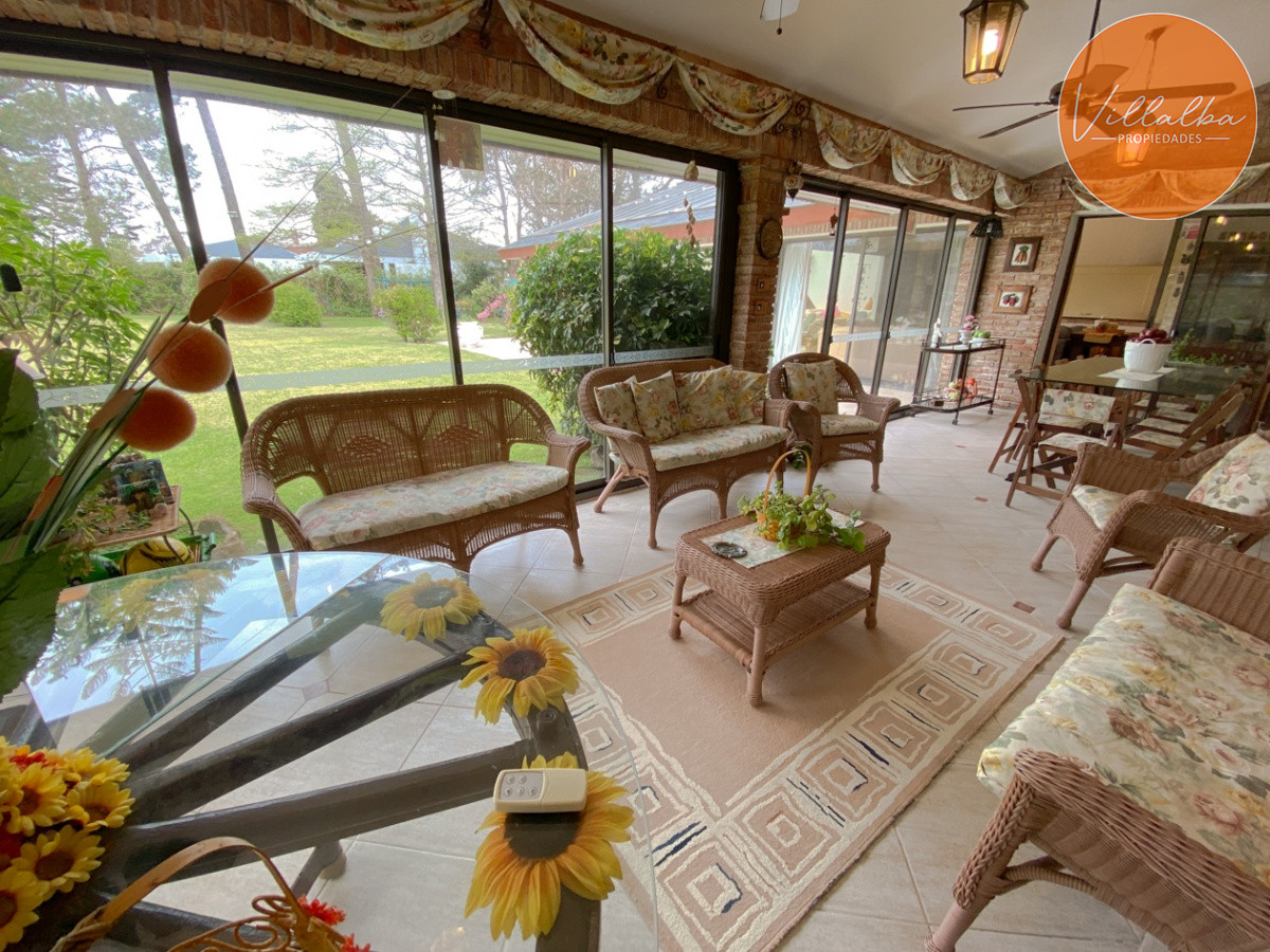 Apartamento ID.572 - Casa en venta Playa Mansa 7 dormitorios o mas