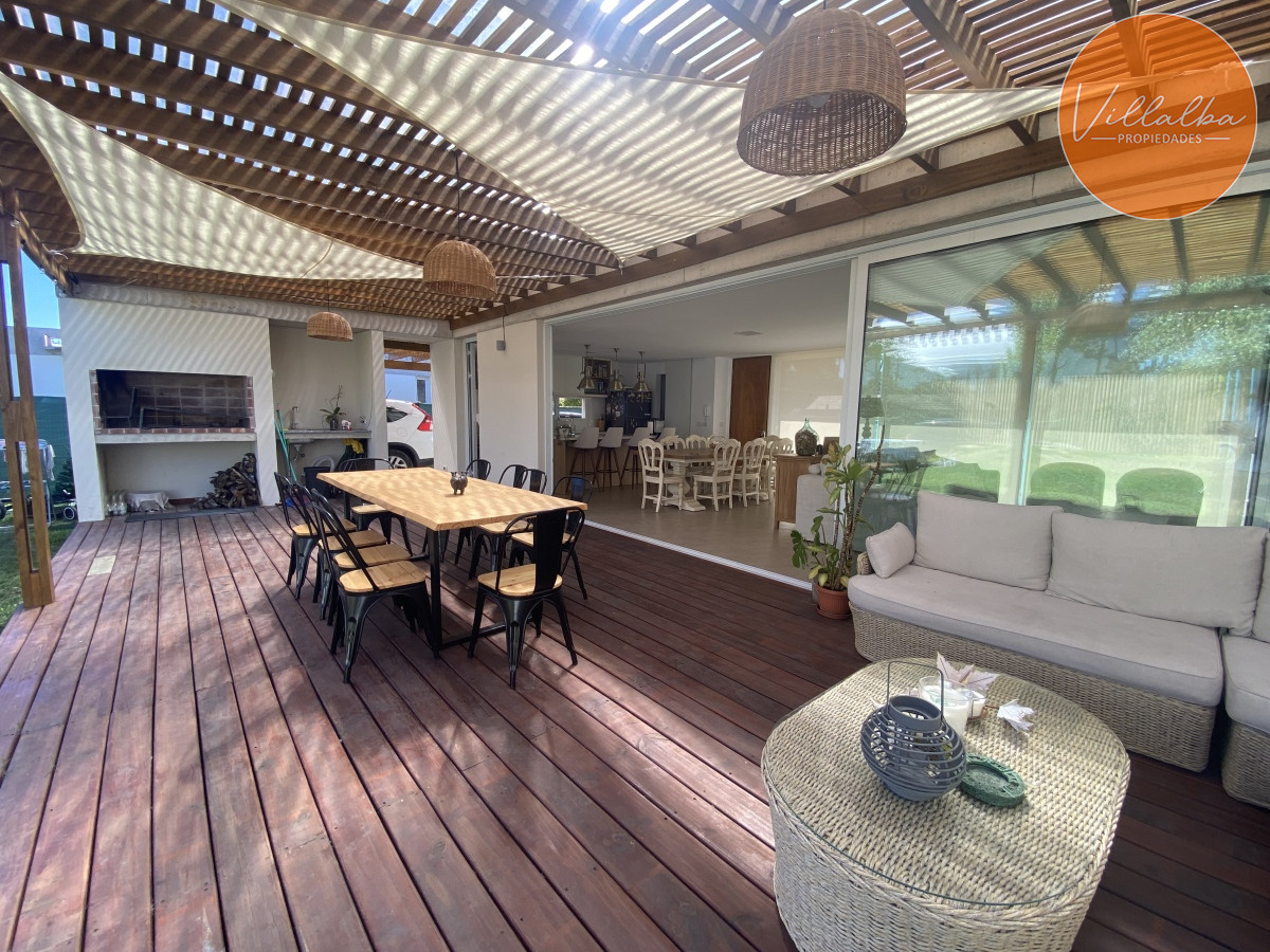 Apartamento ID.1680 - Casa a estrenar  de 3 dormitorios y 3 Baños en Barrio Privado Punta del Este