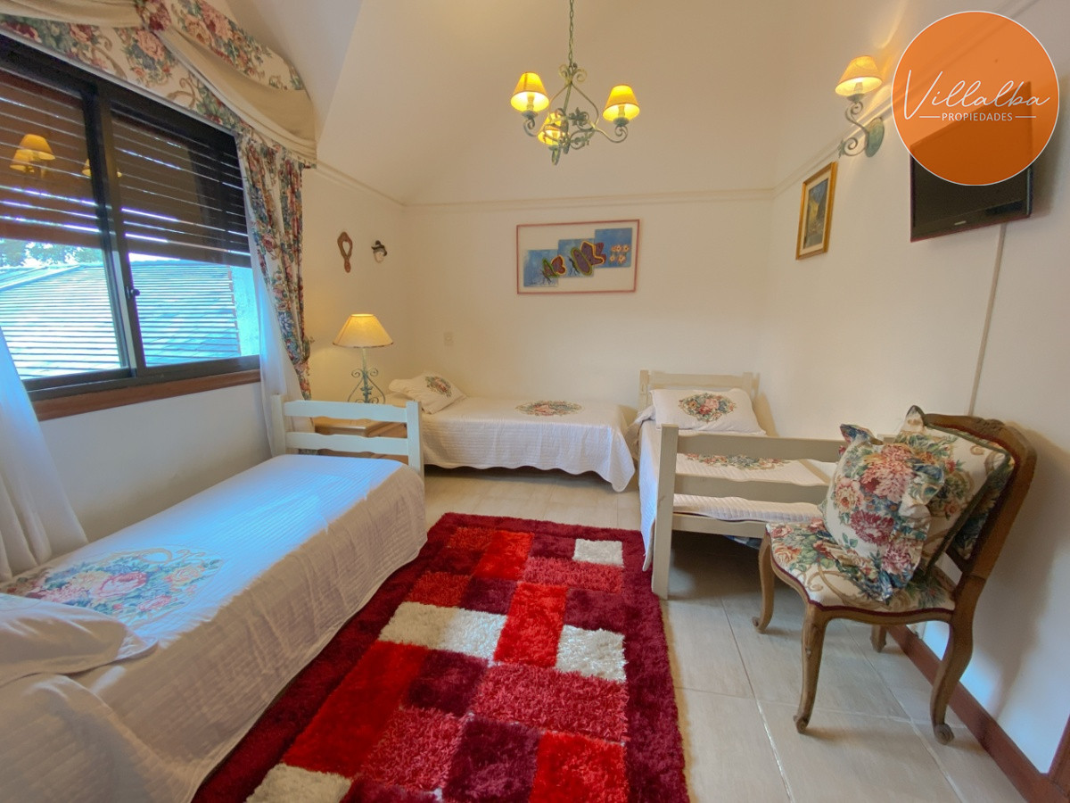 Apartamento ID.572 - Casa en venta Playa Mansa 7 dormitorios o mas