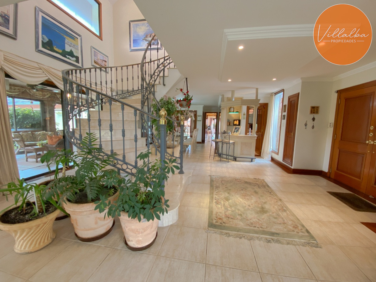 Apartamento ID.572 - Casa en venta Playa Mansa 7 dormitorios o mas