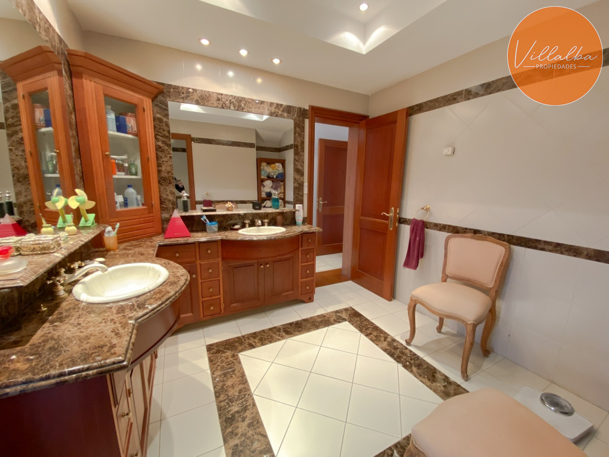 Apartamento ID.572 - Casa en venta Playa Mansa 7 dormitorios o mas
