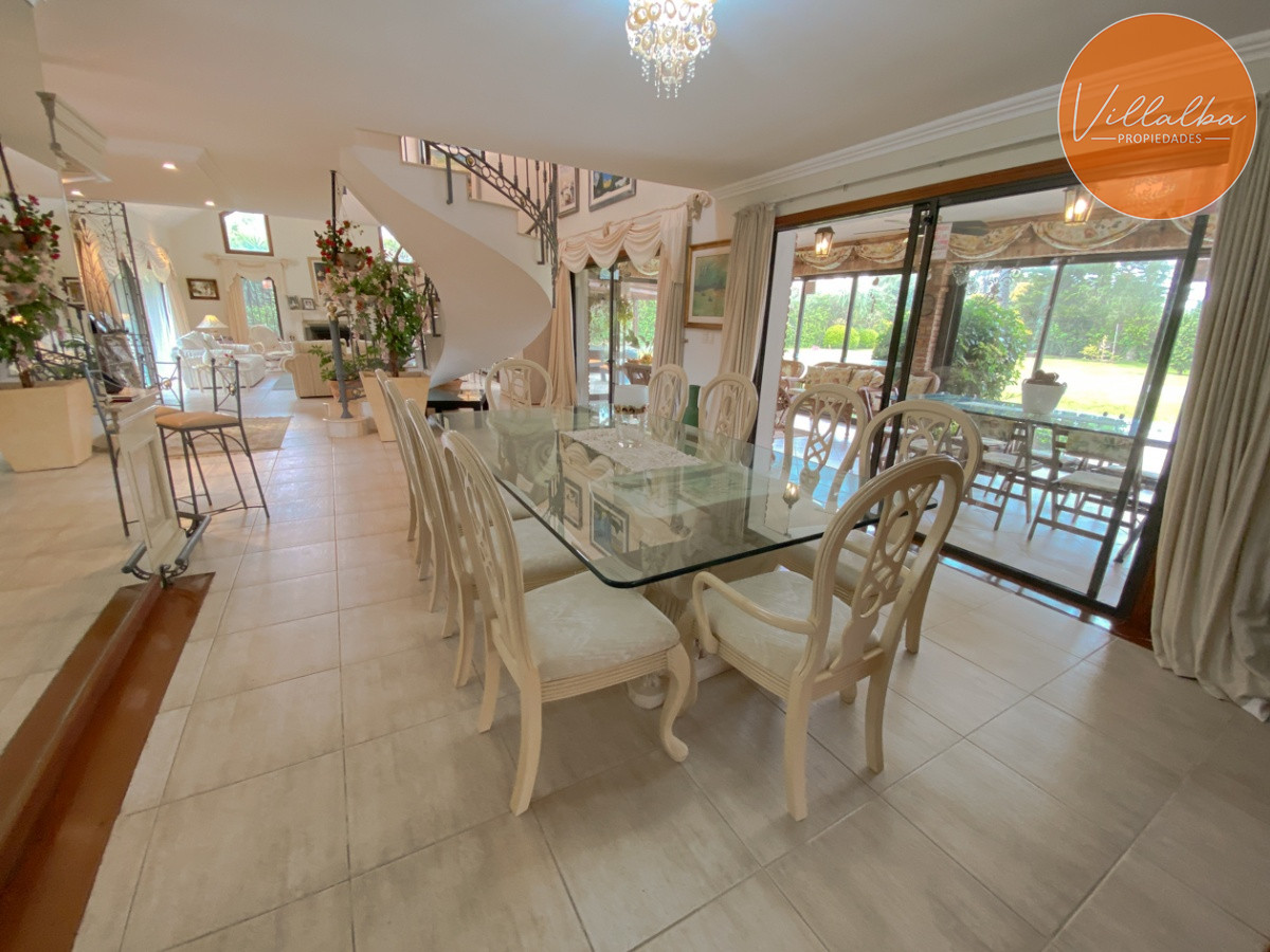 Apartamento ID.572 - Casa en venta Playa Mansa 7 dormitorios o mas