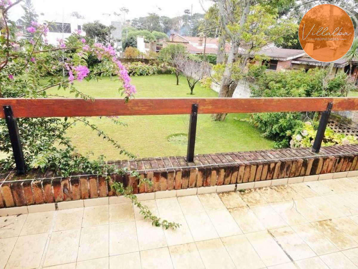 Apartamento ID.393 - Casa en venta Playa Mansa 3 dormitorios