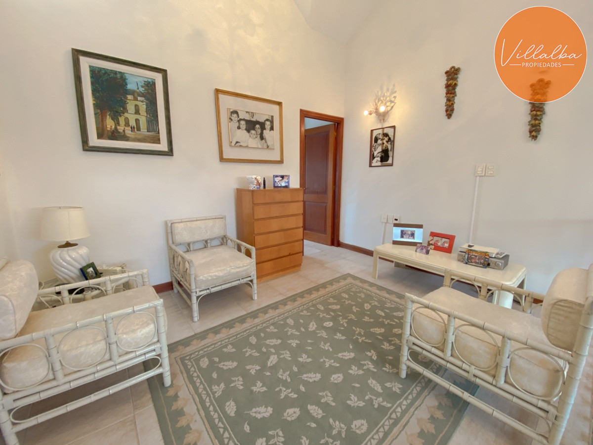 Apartamento ID.572 - Casa en venta Playa Mansa 7 dormitorios o mas