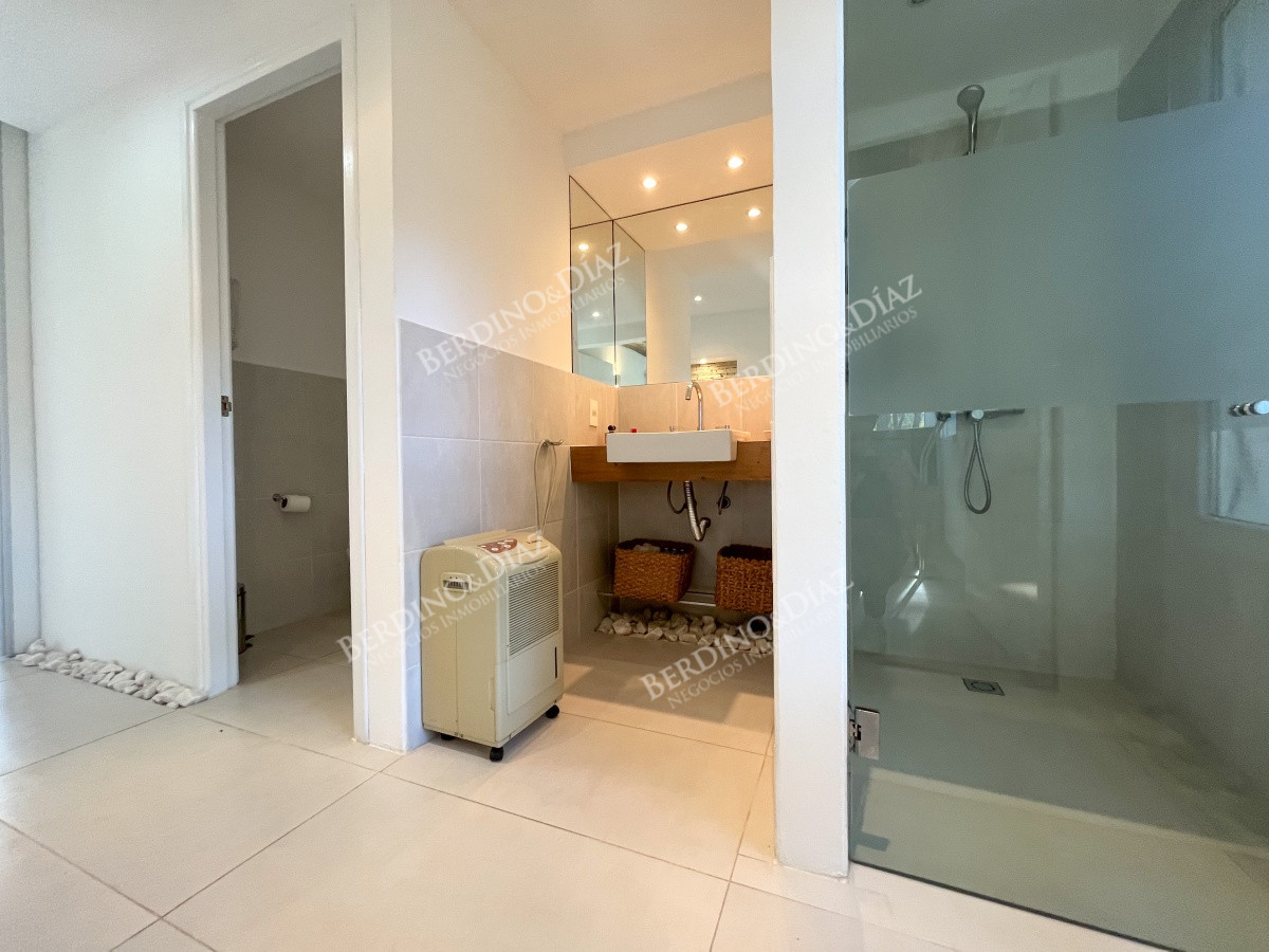 Casa ID.1496 - Casa estilo minimalista en venta en Club del Lago