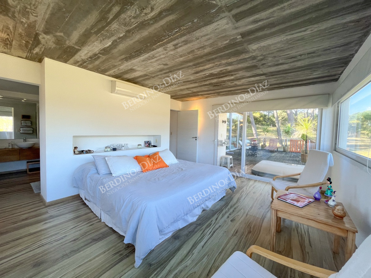 Casa ID.1496 - Casa estilo minimalista en venta en Club del Lago