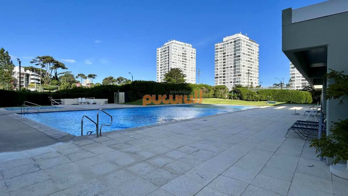 Apartamento ID.2696 - Apartamento en venta frente al mar en Punta del Este