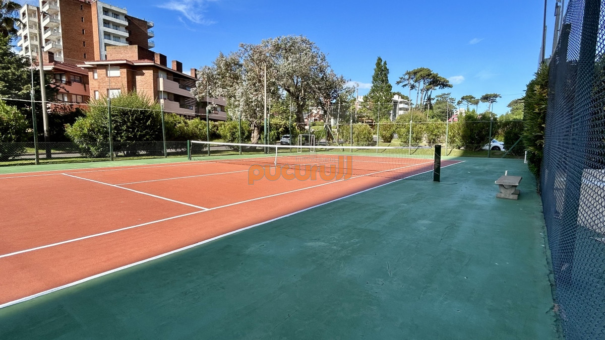 Apartamento ID.2696 - Apartamento en venta frente al mar en Punta del Este