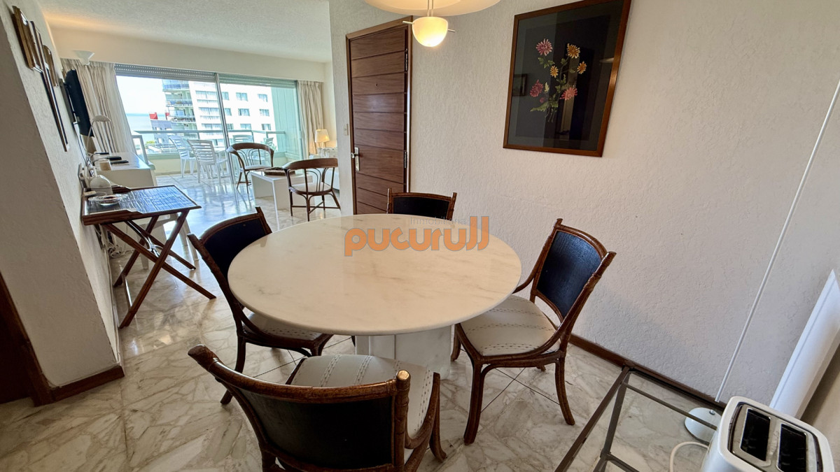 Apartamento ID.2696 - Apartamento en venta frente al mar en Punta del Este