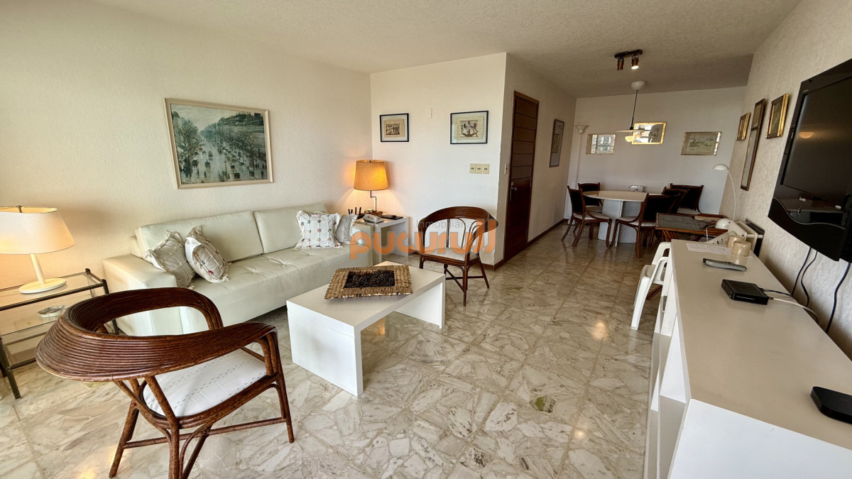 Apartamento ID.2696 - Apartamento en venta frente al mar en Punta del Este