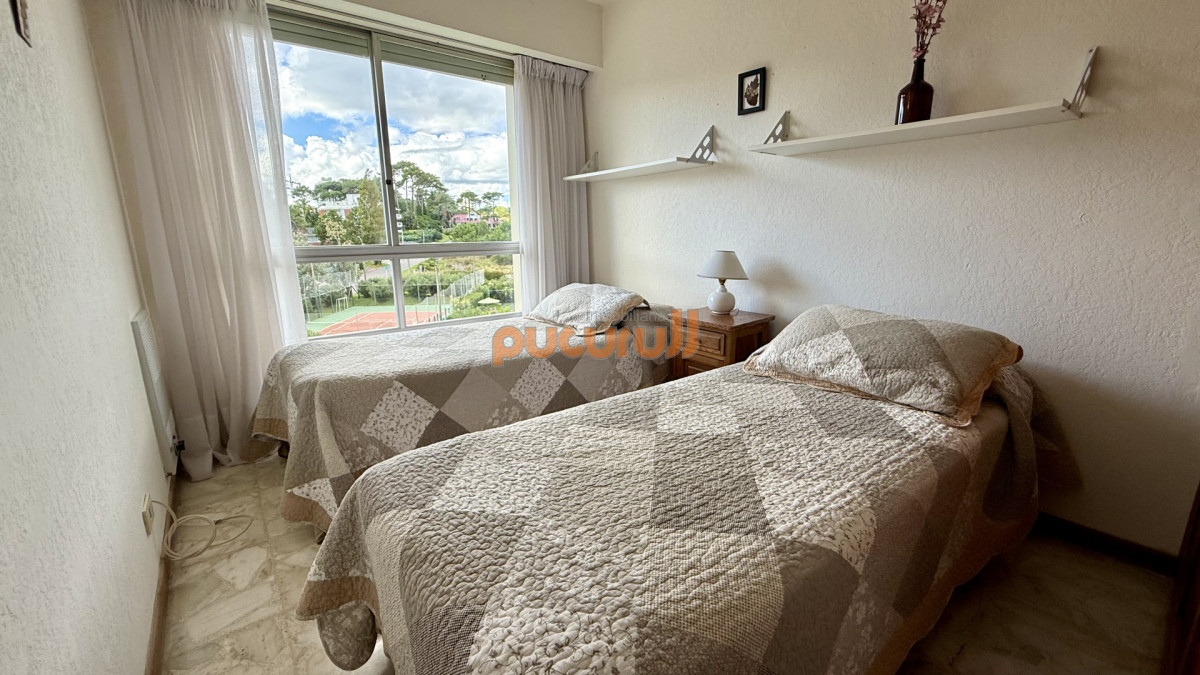 Apartamento ID.2696 - Apartamento en venta frente al mar en Punta del Este