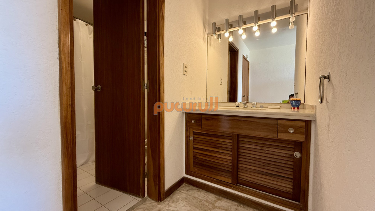 Apartamento ID.2696 - Apartamento en venta frente al mar en Punta del Este