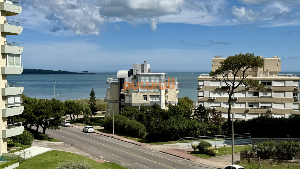 Apartamento ID.2696 - Apartamento en venta frente al mar en Punta del Este