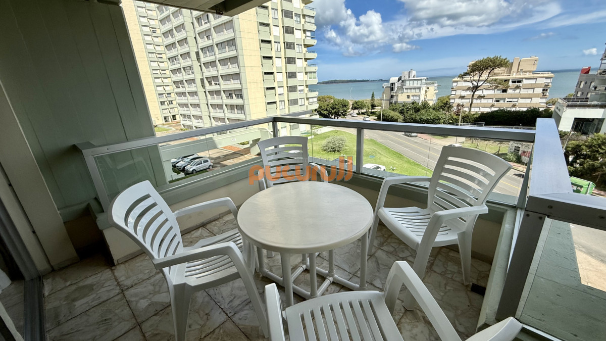 Apartamento ID.2696 - Apartamento en venta frente al mar en Punta del Este