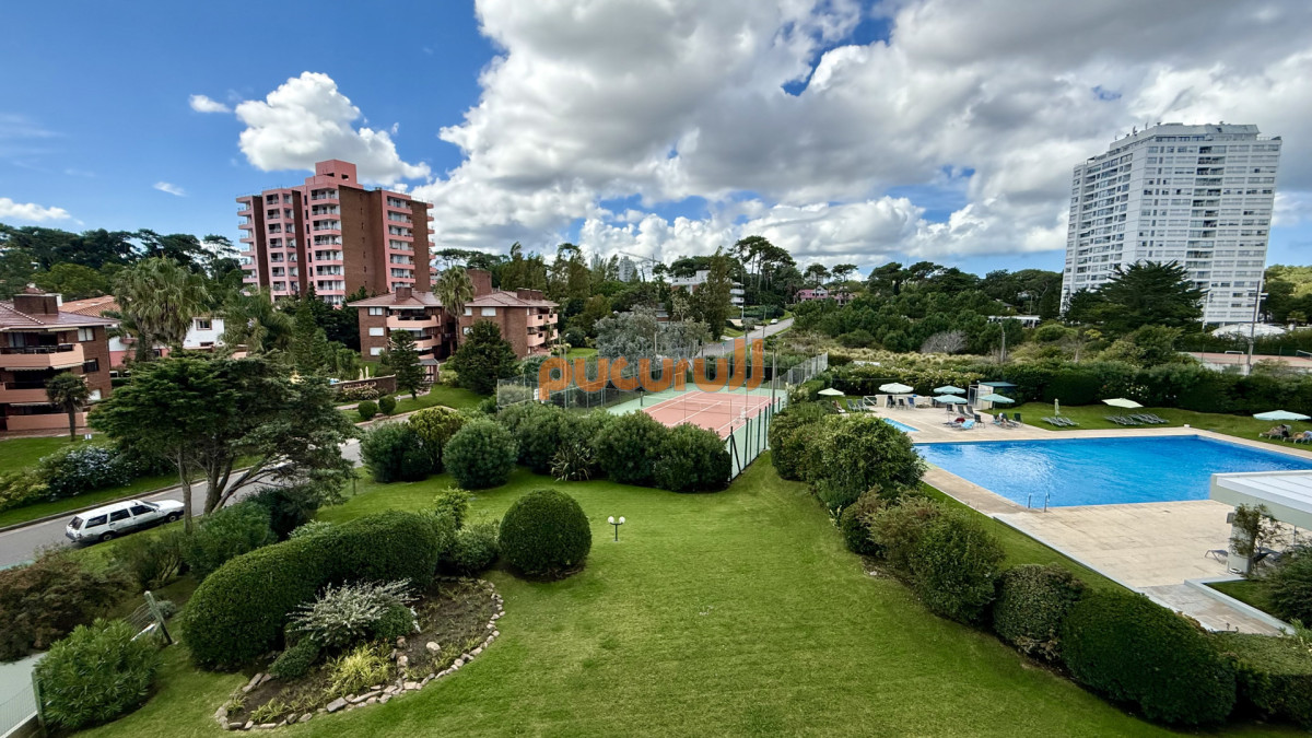Apartamento ID.2696 - Apartamento en venta frente al mar en Punta del Este