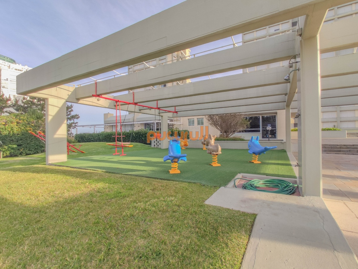 Apartamento ID.2696 - Apartamento en venta frente al mar en Punta del Este