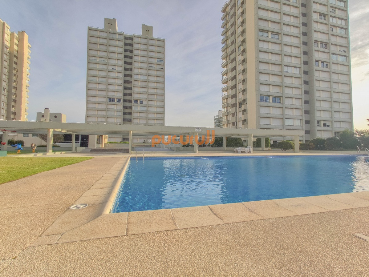 Apartamento ID.2696 - Apartamento en venta frente al mar en Punta del Este