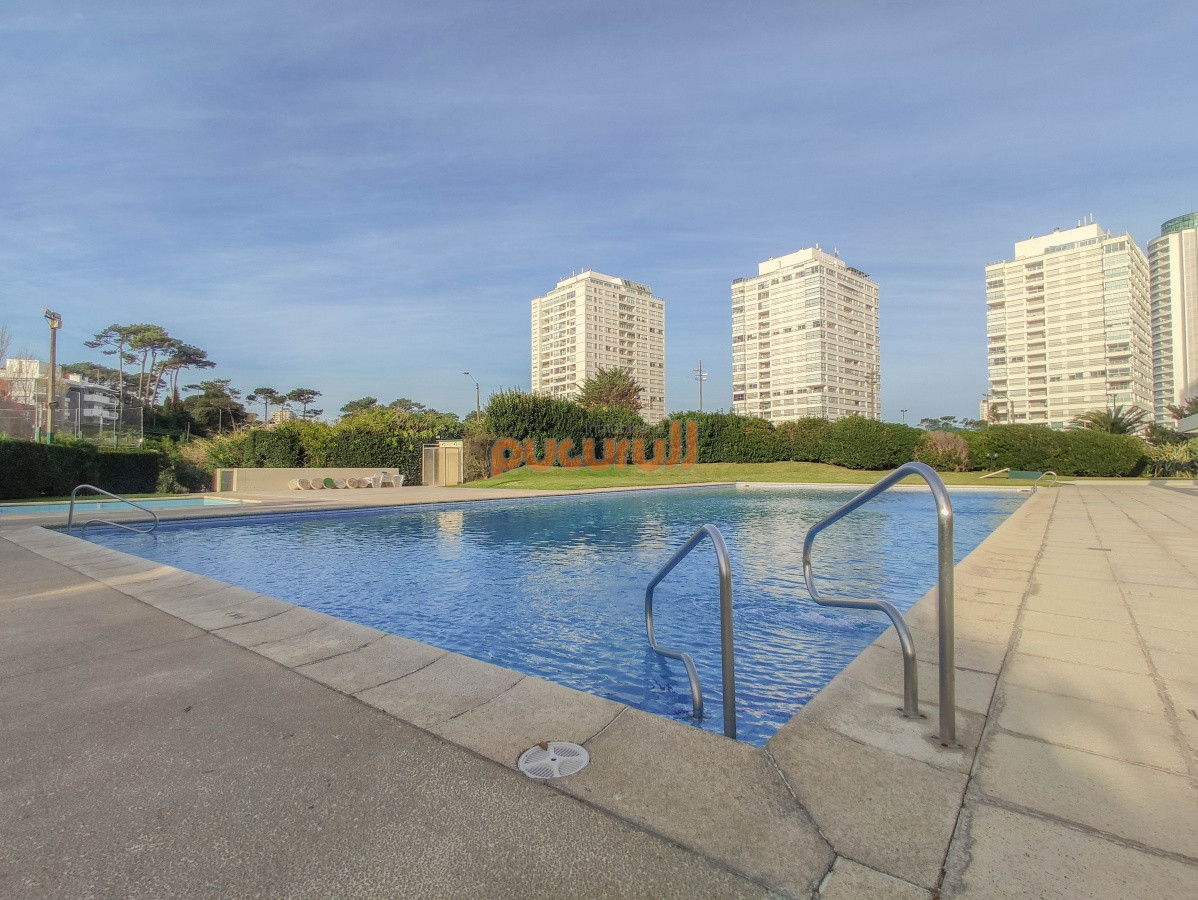 Apartamento ID.2696 - Apartamento en venta frente al mar en Punta del Este