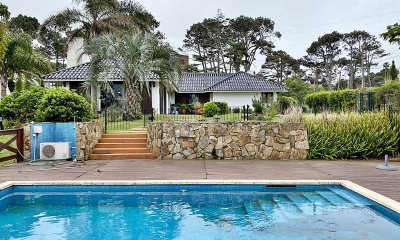 Hermosa casa en venta en Playa Mansa