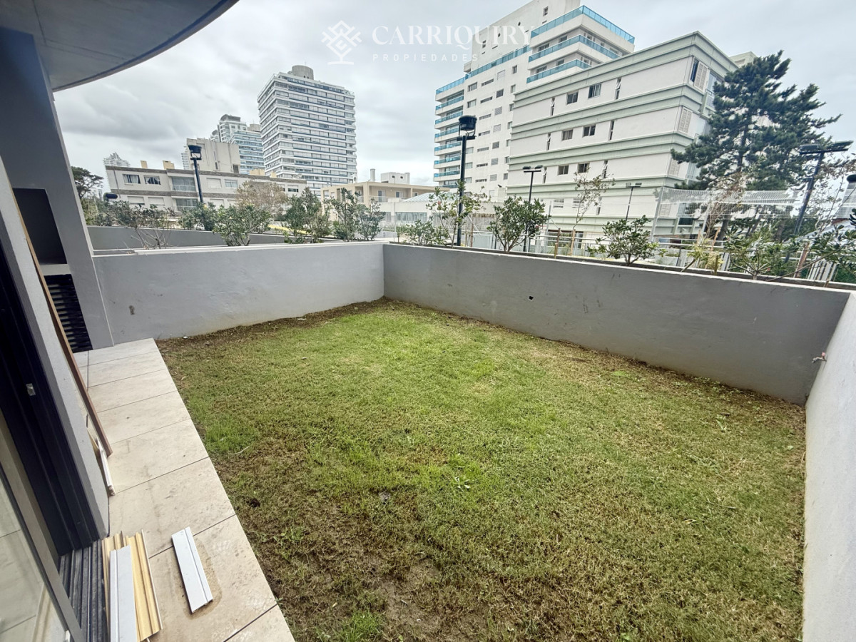 Apartamento ID.9758 - Apartamento de 2 dormitorios en venta, Playa Brava Punta del Este
