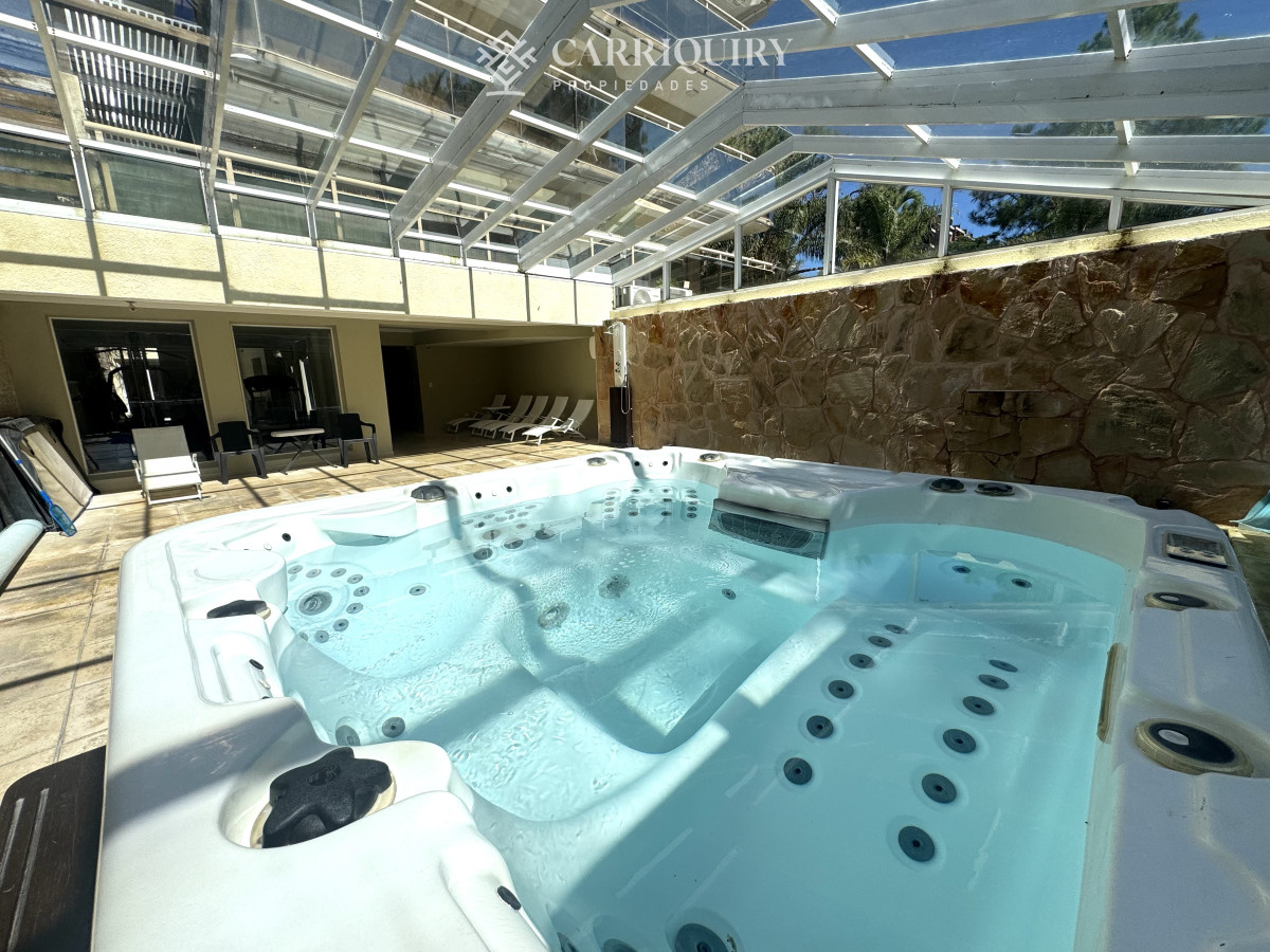 Apartamento ID.8886 - Apartamento en venta de 3 dormitorios en Playa Brava Punta del Este