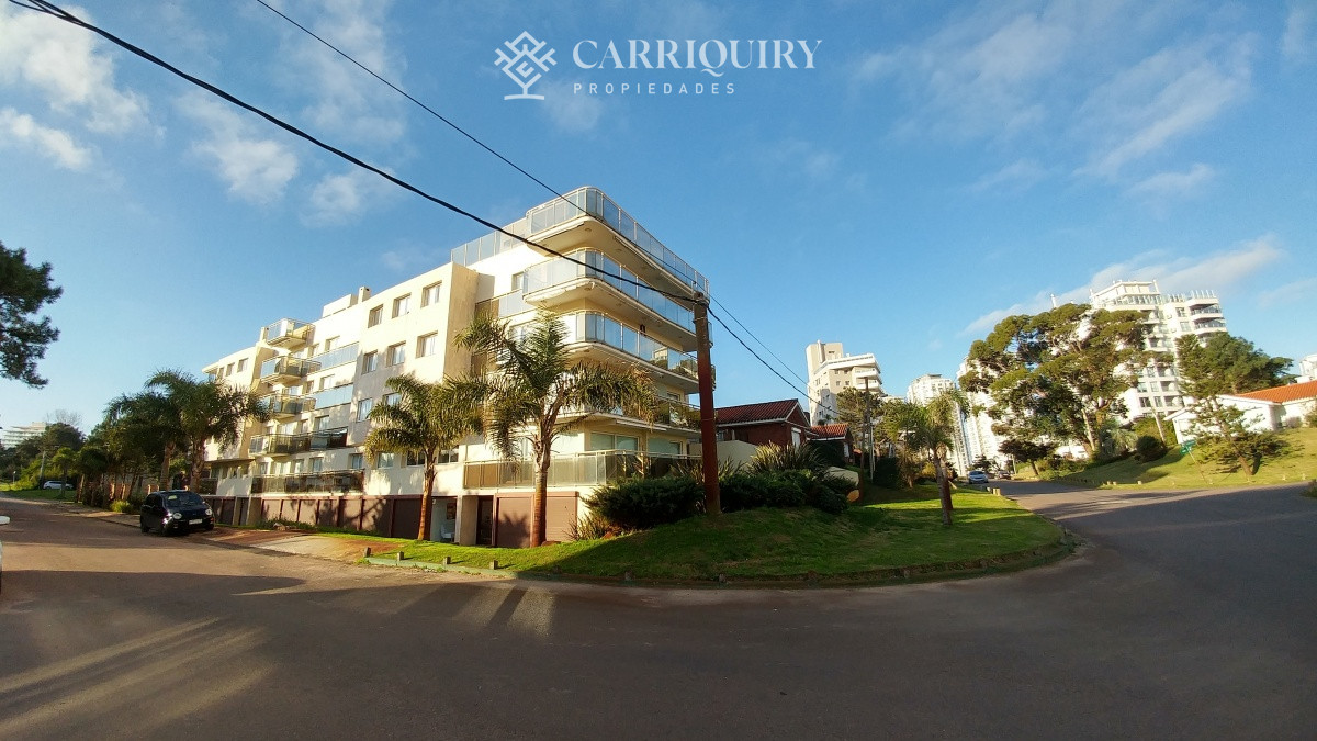 Apartamento ID.8886 - Apartamento en venta de 3 dormitorios en Playa Brava Punta del Este