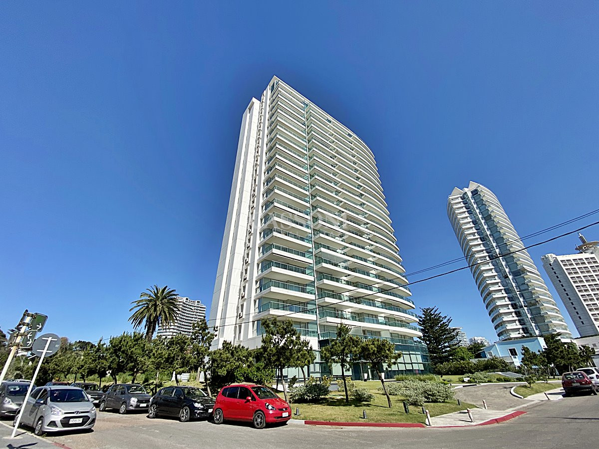 Apartamento ID.1427 - Hermoso apartamento de 3 dormitorios a pasos de Playa Mansa! 