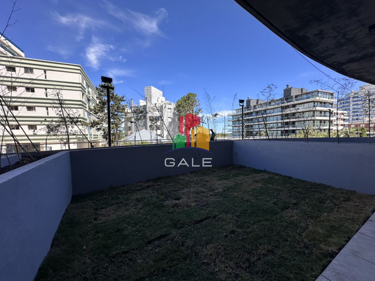 Apartamento ID.4690 - Apartamento de 2 dormitorios en venta, Playa Brava Punta del Este